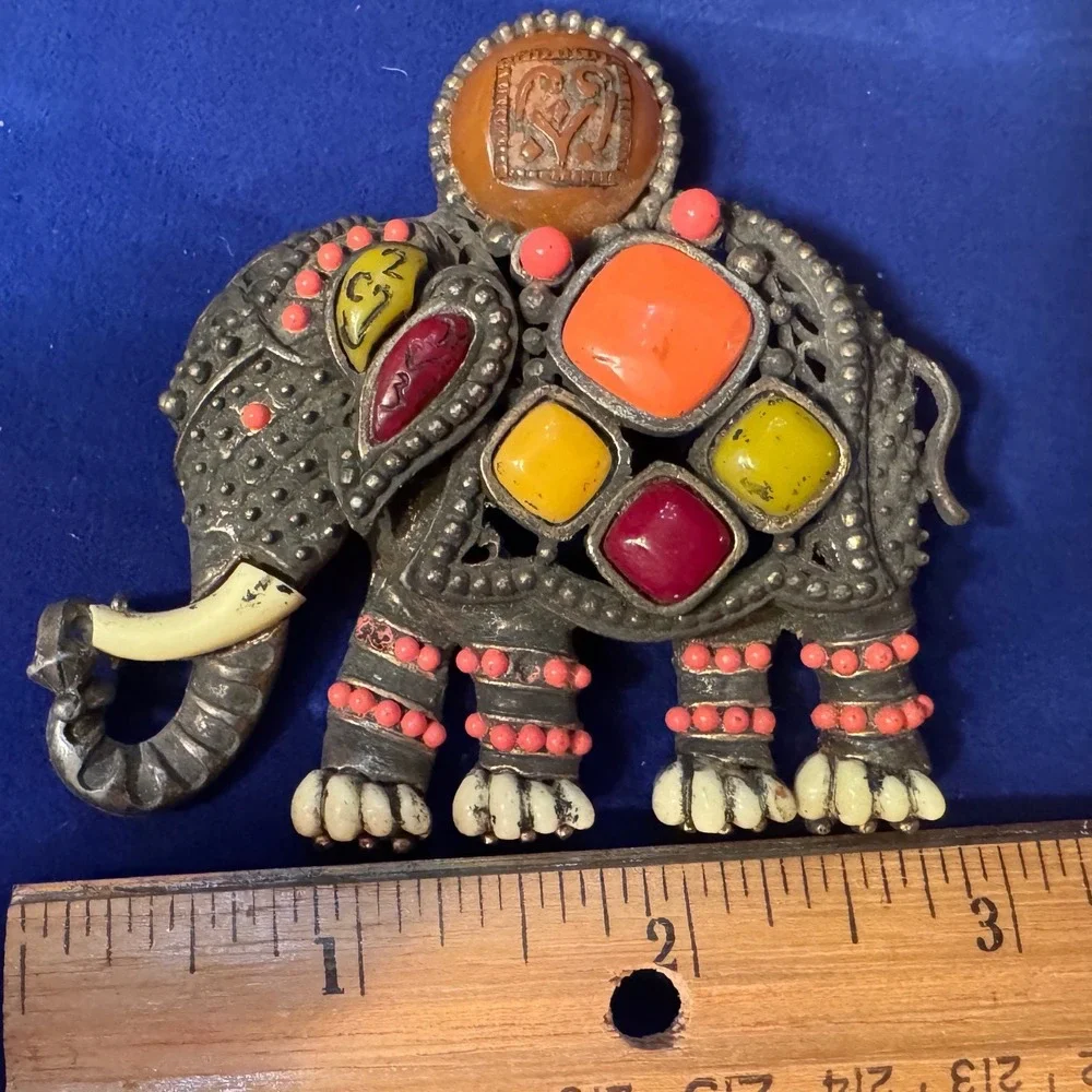 Vintage Unsigned Hattie Carnegie elephant, multicolored brooch 50 - 60's
